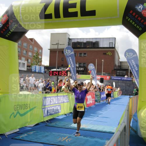 10.08.2025 - GEWOBA Citytriathlon Bremen H.Heesch http://msf.ph/oto/8538669 10.08.2025 11:45:12 Ziel 450 meine-sportfotos.de