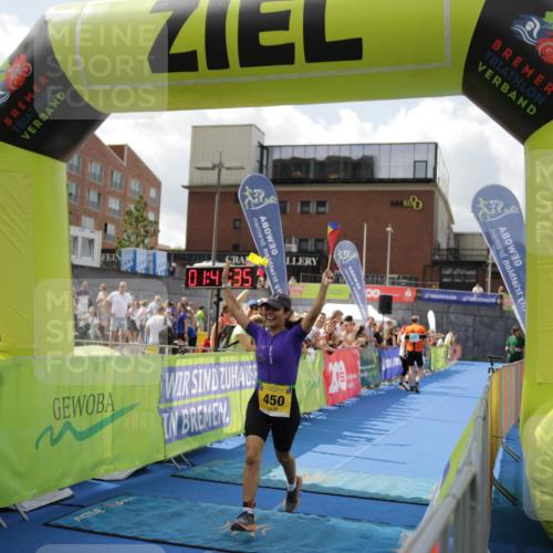 10.08.2025 - GEWOBA Citytriathlon Bremen H.Heesch http://msf.ph/oto/8538670 10.08.2025 11:45:12 Ziel 450 meine-sportfotos.de