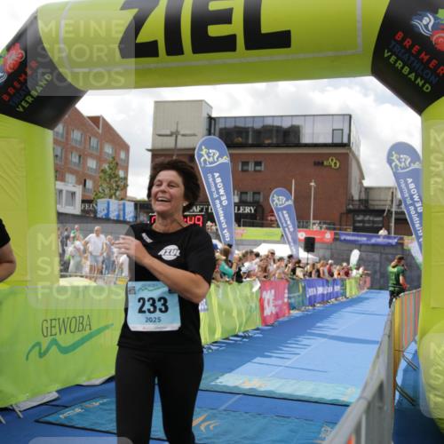 10.08.2025 - GEWOBA Citytriathlon Bremen H.Heesch http://msf.ph/oto/8538729 10.08.2025 11:43:25 Ziel 93, 233 meine-sportfotos.de