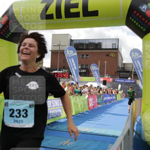 10.08.2025 - GEWOBA Citytriathlon Bremen H.Heesch http://msf.ph/oto/8538733 10.08.2025 11:43:25 Ziel 93, 233 meine-sportfotos.de