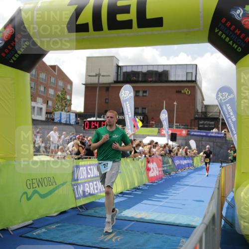 10.08.2025 - GEWOBA Citytriathlon Bremen H.Heesch http://msf.ph/oto/8538833 10.08.2025 11:44:39 Ziel 27, 454 meine-sportfotos.de