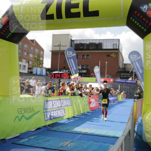10.08.2025 - GEWOBA Citytriathlon Bremen H.Heesch http://msf.ph/oto/8538875 10.08.2025 11:44:44 Ziel 27, 435, 454 meine-sportfotos.de