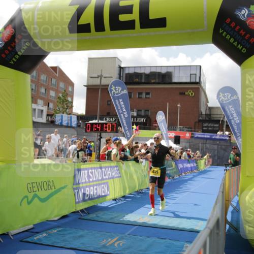 10.08.2025 - GEWOBA Citytriathlon Bremen H.Heesch http://msf.ph/oto/8538883 10.08.2025 11:44:44 Ziel 27, 435, 454 meine-sportfotos.de