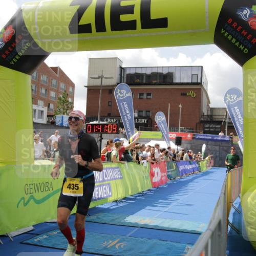 10.08.2025 - GEWOBA Citytriathlon Bremen H.Heesch http://msf.ph/oto/8538900 10.08.2025 11:44:46 Ziel 27, 435, 454 meine-sportfotos.de