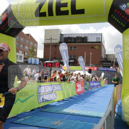 10.08.2025 - GEWOBA Citytriathlon Bremen H.Heesch http://msf.ph/oto/8538905 10.08.2025 11:44:47 Ziel 27, 435, 454 meine-sportfotos.de