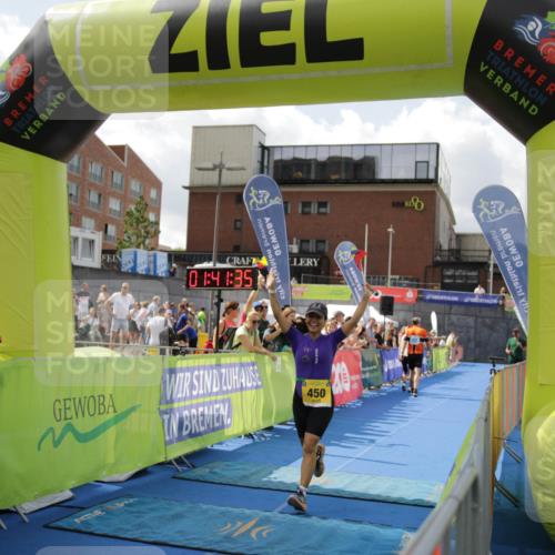10.08.2025 - GEWOBA Citytriathlon Bremen H.Heesch http://msf.ph/oto/8538911 10.08.2025 11:45:12 Ziel 450 meine-sportfotos.de