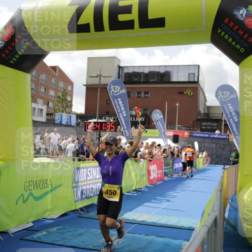 10.08.2025 - GEWOBA Citytriathlon Bremen H.Heesch http://msf.ph/oto/8538915 10.08.2025 11:45:12 Ziel 450 meine-sportfotos.de