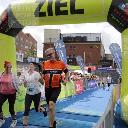 10.08.2025 - GEWOBA Citytriathlon Bremen H.Heesch http://msf.ph/oto/8538933 10.08.2025 11:45:36 Ziel 227 meine-sportfotos.de