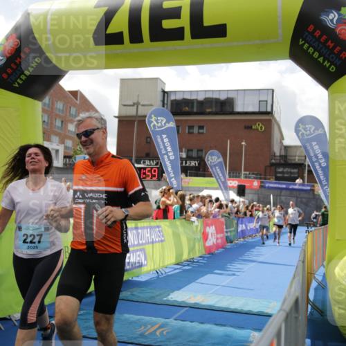 10.08.2025 - GEWOBA Citytriathlon Bremen H.Heesch http://msf.ph/oto/8538936 10.08.2025 11:45:36 Ziel 227 meine-sportfotos.de