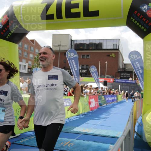 10.08.2025 - GEWOBA Citytriathlon Bremen H.Heesch http://msf.ph/oto/8538972 10.08.2025 11:45:41 Ziel 39, 221, 227 meine-sportfotos.de