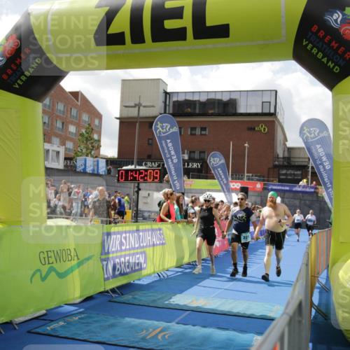 10.08.2025 - GEWOBA Citytriathlon Bremen H.Heesch http://msf.ph/oto/8538976 10.08.2025 11:45:46 Ziel 39, 221, 227 meine-sportfotos.de