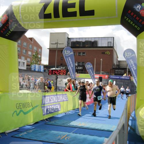 10.08.2025 - GEWOBA Citytriathlon Bremen H.Heesch http://msf.ph/oto/8538977 10.08.2025 11:45:46 Ziel 39, 221, 227 meine-sportfotos.de