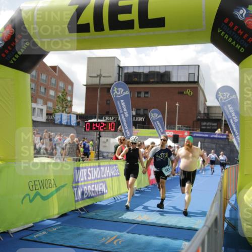 10.08.2025 - GEWOBA Citytriathlon Bremen H.Heesch http://msf.ph/oto/8538980 10.08.2025 11:45:47 Ziel 39, 221, 227 meine-sportfotos.de