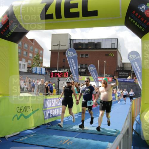 10.08.2025 - GEWOBA Citytriathlon Bremen H.Heesch http://msf.ph/oto/8538983 10.08.2025 11:45:47 Ziel 39, 221, 227 meine-sportfotos.de