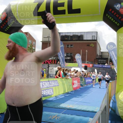 10.08.2025 - GEWOBA Citytriathlon Bremen H.Heesch http://msf.ph/oto/8538992 10.08.2025 11:45:48 Ziel 39, 221 meine-sportfotos.de