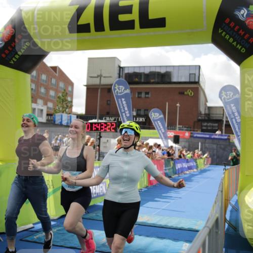 10.08.2025 - GEWOBA Citytriathlon Bremen H.Heesch http://msf.ph/oto/8539144 10.08.2025 11:47:00 Ziel 73, 113, 217 meine-sportfotos.de