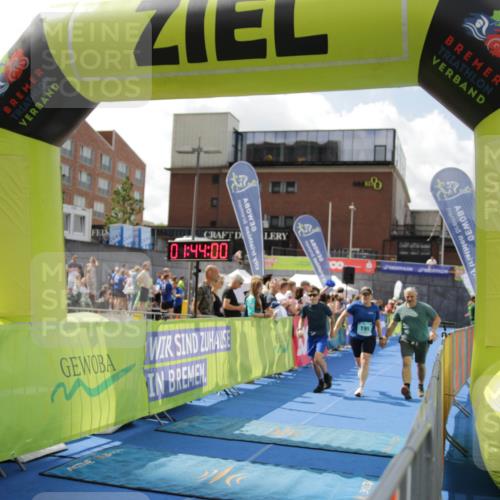 10.08.2025 - GEWOBA Citytriathlon Bremen H.Heesch http://msf.ph/oto/8539173 10.08.2025 11:47:37 Ziel 195, 415 meine-sportfotos.de