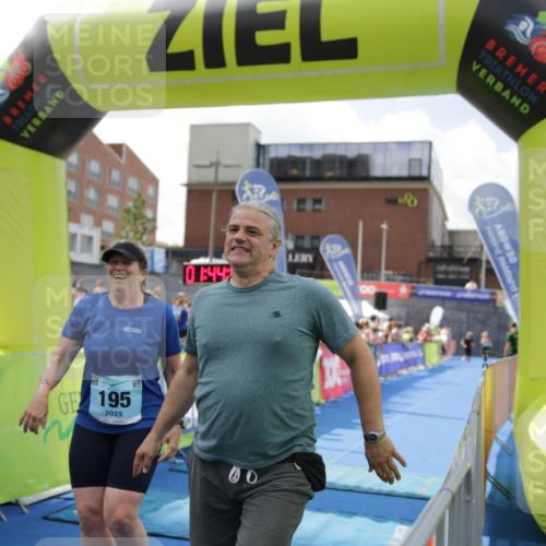 10.08.2025 - GEWOBA Citytriathlon Bremen H.Heesch http://msf.ph/oto/8539177 10.08.2025 11:47:40 Ziel 195, 415 meine-sportfotos.de