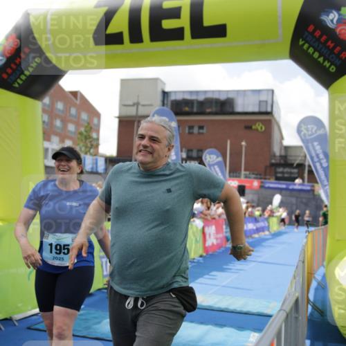10.08.2025 - GEWOBA Citytriathlon Bremen H.Heesch http://msf.ph/oto/8539178 10.08.2025 11:47:40 Ziel 195, 415 meine-sportfotos.de