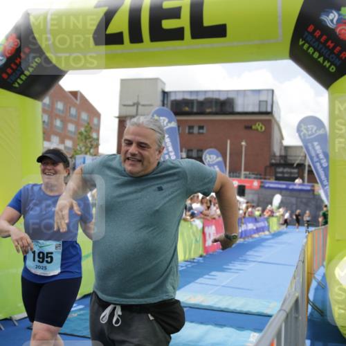 10.08.2025 - GEWOBA Citytriathlon Bremen H.Heesch http://msf.ph/oto/8539179 10.08.2025 11:47:40 Ziel 195, 415 meine-sportfotos.de