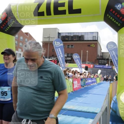 10.08.2025 - GEWOBA Citytriathlon Bremen H.Heesch http://msf.ph/oto/8539180 10.08.2025 11:47:40 Ziel 195, 415 meine-sportfotos.de