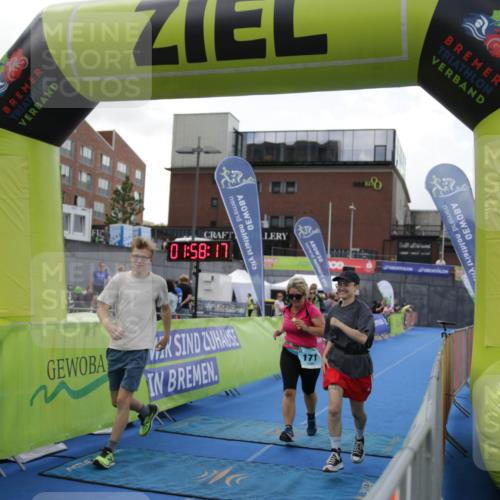 10.08.2025 - GEWOBA Citytriathlon Bremen H.Heesch http://msf.ph/oto/8539267 10.08.2025 12:01:54 Ziel 171 meine-sportfotos.de