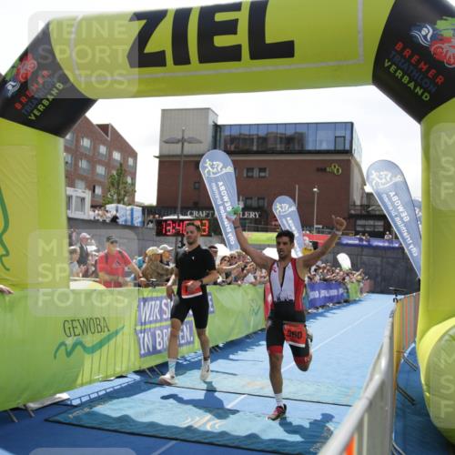 10.08.2025 - GEWOBA Citytriathlon Bremen H.Heesch http://msf.ph/oto/8539279 10.08.2025 13:46:21 Ziel 560, 734 meine-sportfotos.de