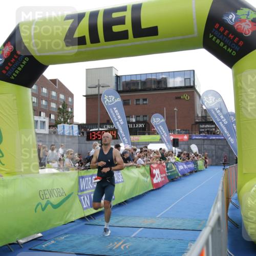 10.08.2025 - GEWOBA Citytriathlon Bremen H.Heesch http://msf.ph/oto/8539287 10.08.2025 13:50:43 Ziel 716 meine-sportfotos.de