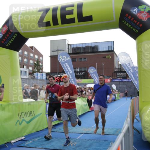 10.08.2025 - GEWOBA Citytriathlon Bremen H.Heesch http://msf.ph/oto/8539296 10.08.2025 13:54:16 Ziel 634, 1003, 1012 meine-sportfotos.de