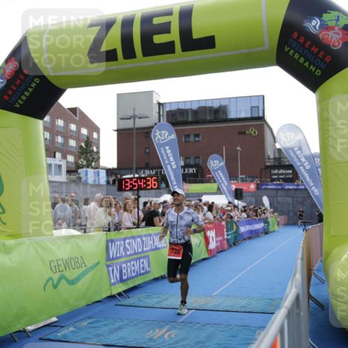 10.08.2025 - GEWOBA Citytriathlon Bremen H.Heesch http://msf.ph/oto/8539298 10.08.2025 13:54:34 Ziel 563 meine-sportfotos.de
