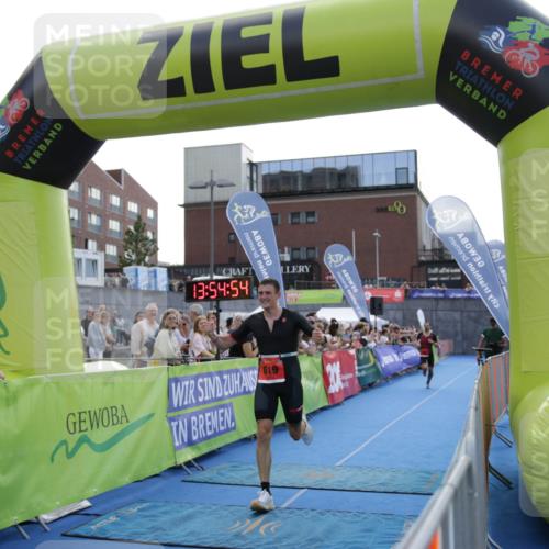 10.08.2025 - GEWOBA Citytriathlon Bremen H.Heesch http://msf.ph/oto/8539299 10.08.2025 13:54:53 Ziel 619, 739 meine-sportfotos.de