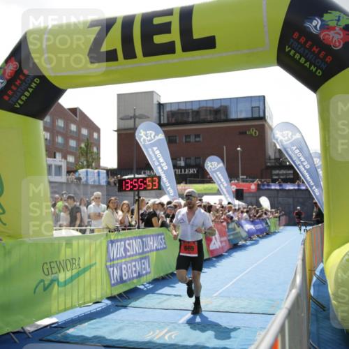 10.08.2025 - GEWOBA Citytriathlon Bremen H.Heesch http://msf.ph/oto/8539304 10.08.2025 13:55:51 Ziel 1020, 1022 meine-sportfotos.de
