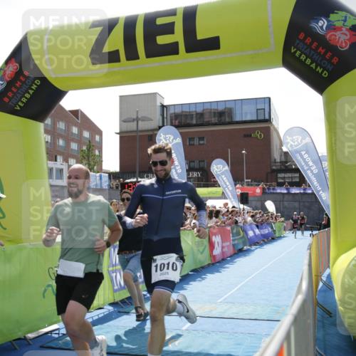 10.08.2025 - GEWOBA Citytriathlon Bremen H.Heesch http://msf.ph/oto/8539306 10.08.2025 13:56:12 Ziel 885, 1010 meine-sportfotos.de