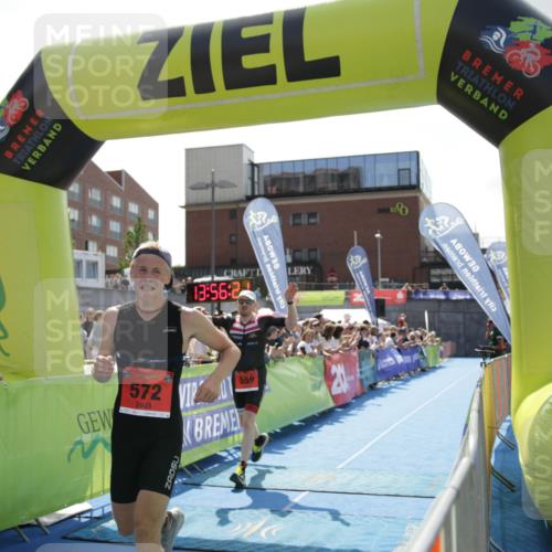 10.08.2025 - GEWOBA Citytriathlon Bremen H.Heesch http://msf.ph/oto/8539307 10.08.2025 13:56:20 Ziel 559, 572, 1010 meine-sportfotos.de