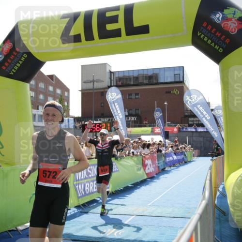 10.08.2025 - GEWOBA Citytriathlon Bremen H.Heesch http://msf.ph/oto/8539308 10.08.2025 13:56:20 Ziel 559, 572, 1010 meine-sportfotos.de