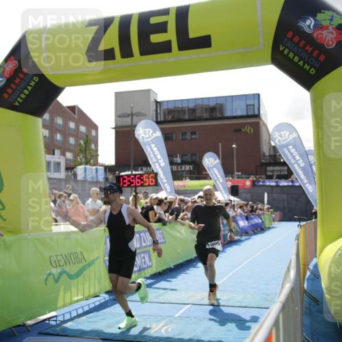 10.08.2025 - GEWOBA Citytriathlon Bremen H.Heesch http://msf.ph/oto/8539309 10.08.2025 13:56:55 Ziel 819, 890, 1006 meine-sportfotos.de