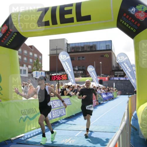 10.08.2025 - GEWOBA Citytriathlon Bremen H.Heesch http://msf.ph/oto/8539310 10.08.2025 13:56:55 Ziel 819, 890, 1006 meine-sportfotos.de