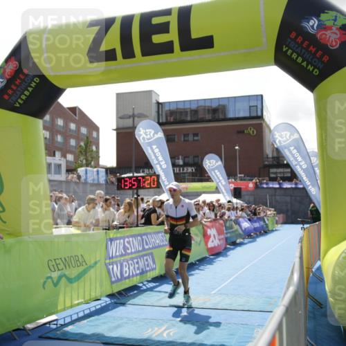10.08.2025 - GEWOBA Citytriathlon Bremen H.Heesch http://msf.ph/oto/8539311 10.08.2025 13:57:19 Ziel 609, 850, 896 meine-sportfotos.de