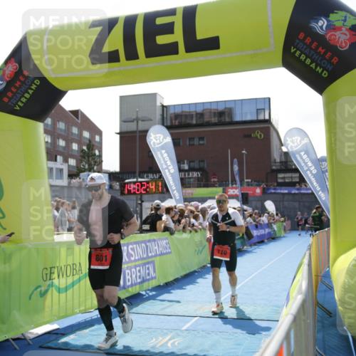 10.08.2025 - GEWOBA Citytriathlon Bremen H.Heesch http://msf.ph/oto/8539332 10.08.2025 14:02:40 Ziel 595, 801 meine-sportfotos.de