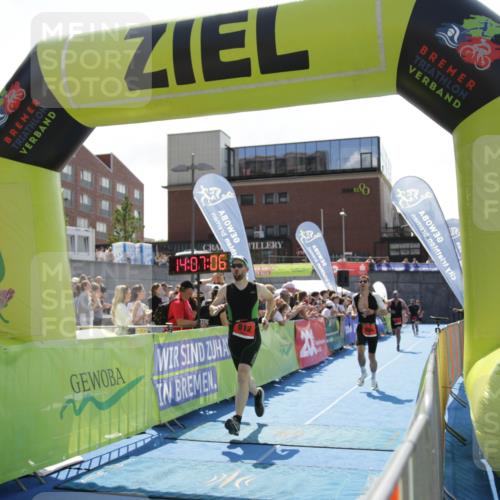 10.08.2025 - GEWOBA Citytriathlon Bremen H.Heesch http://msf.ph/oto/8539351 10.08.2025 14:07:05 Ziel 677, 812 meine-sportfotos.de