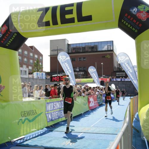 10.08.2025 - GEWOBA Citytriathlon Bremen H.Heesch http://msf.ph/oto/8539352 10.08.2025 14:07:05 Ziel 677, 812 meine-sportfotos.de