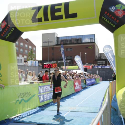 10.08.2025 - GEWOBA Citytriathlon Bremen H.Heesch http://msf.ph/oto/8539361 10.08.2025 14:07:28 Ziel 621, 898 meine-sportfotos.de