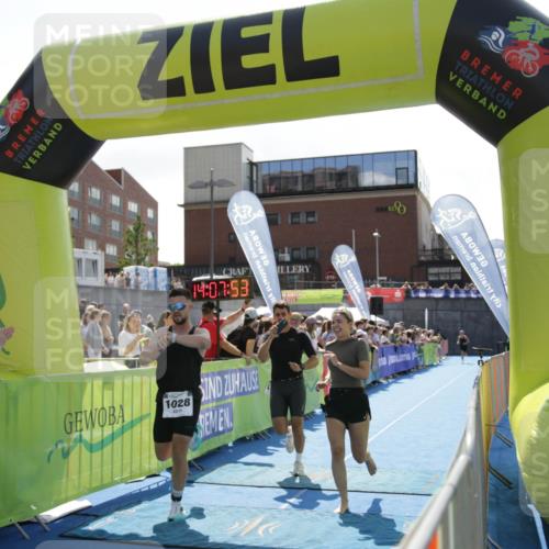10.08.2025 - GEWOBA Citytriathlon Bremen H.Heesch http://msf.ph/oto/8539365 10.08.2025 14:07:52 Ziel 614, 919, 1028 meine-sportfotos.de