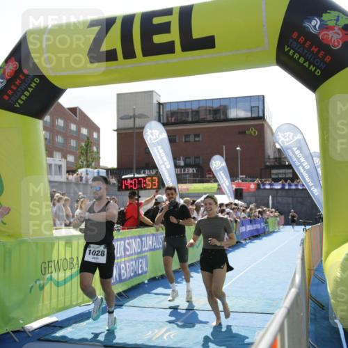 10.08.2025 - GEWOBA Citytriathlon Bremen H.Heesch http://msf.ph/oto/8539366 10.08.2025 14:07:52 Ziel 614, 919, 1028 meine-sportfotos.de