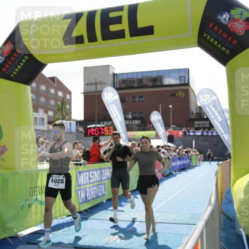 10.08.2025 - GEWOBA Citytriathlon Bremen H.Heesch http://msf.ph/oto/8539367 10.08.2025 14:07:52 Ziel 614, 919, 1028 meine-sportfotos.de