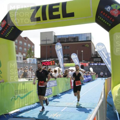 10.08.2025 - GEWOBA Citytriathlon Bremen H.Heesch http://msf.ph/oto/8539375 10.08.2025 14:08:56 Ziel 715, 857, 863 meine-sportfotos.de