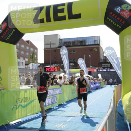 10.08.2025 - GEWOBA Citytriathlon Bremen H.Heesch http://msf.ph/oto/8539376 10.08.2025 14:08:56 Ziel 715, 857, 863 meine-sportfotos.de