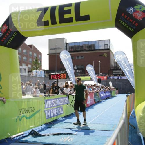 10.08.2025 - GEWOBA Citytriathlon Bremen H.Heesch http://msf.ph/oto/8539380 10.08.2025 14:09:36 Ziel 876 meine-sportfotos.de