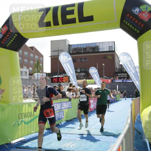 10.08.2025 - GEWOBA Citytriathlon Bremen H.Heesch http://msf.ph/oto/8539382 10.08.2025 14:10:03 Ziel 647, 824, 1015 meine-sportfotos.de