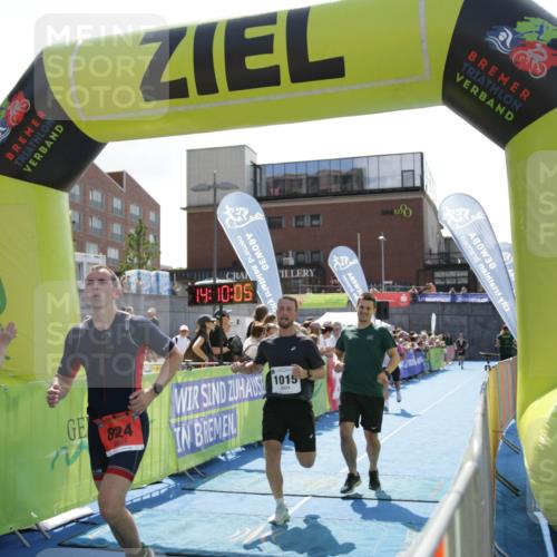 10.08.2025 - GEWOBA Citytriathlon Bremen H.Heesch http://msf.ph/oto/8539384 10.08.2025 14:10:03 Ziel 647, 824, 1015 meine-sportfotos.de